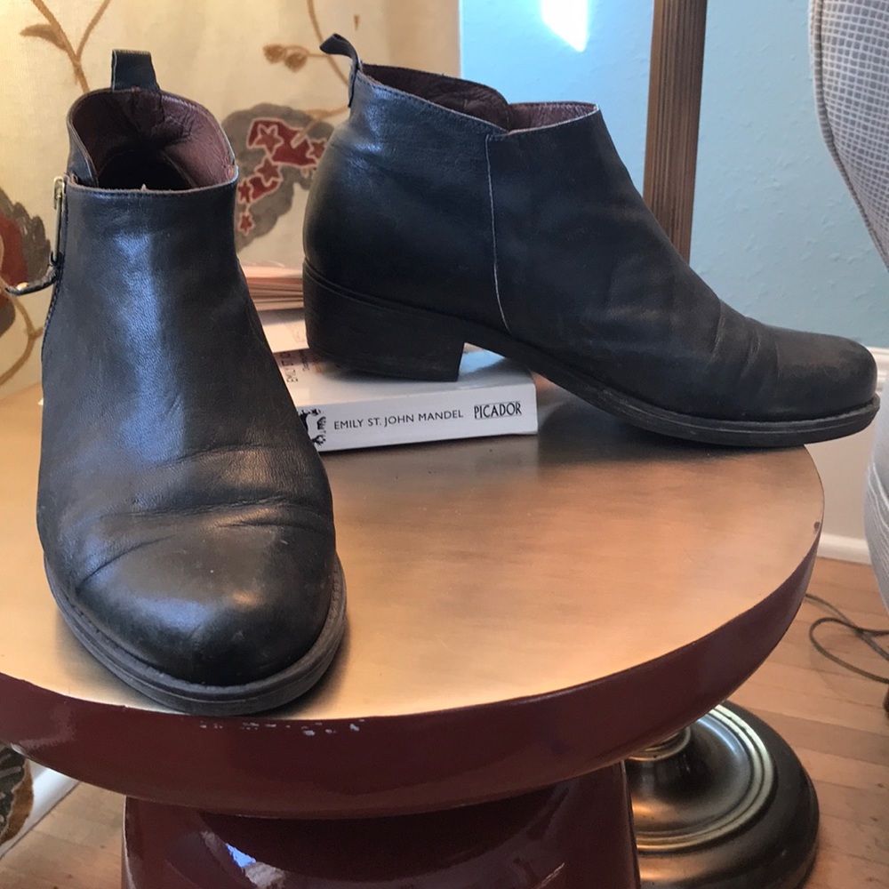 Midnight blue Eric Michael booties